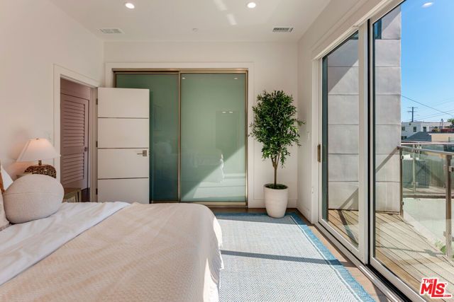 443 W Avenue 37, Los Angeles, CA 90065