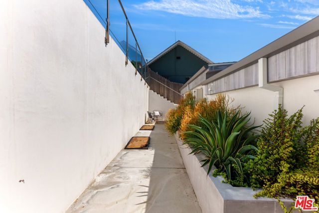 443 W Avenue 37, Los Angeles, CA 90065