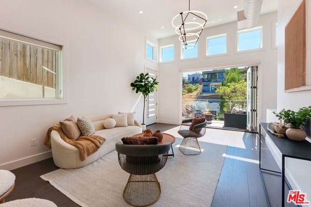 443 W Avenue 37, Los Angeles, CA 90065