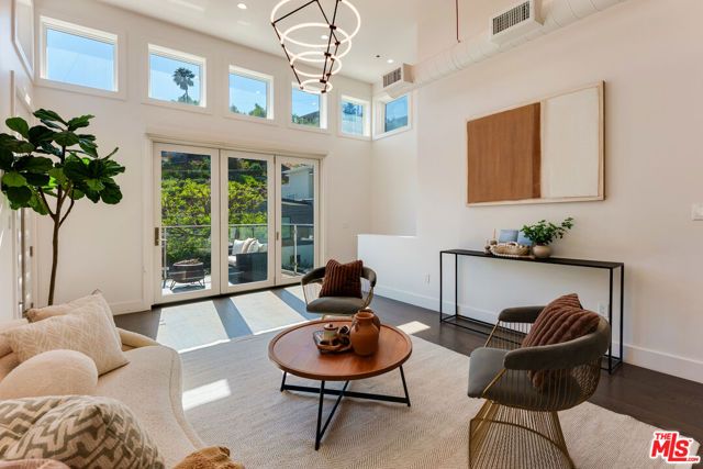 443 W Avenue 37, Los Angeles, CA 90065