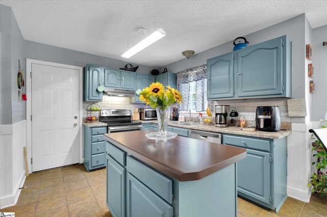 204 Staffordshire Way, Simpsonville, SC 29681