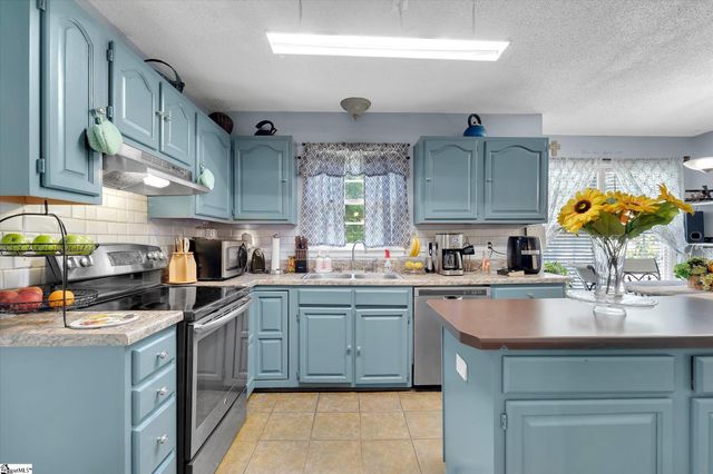 204 Staffordshire Way, Simpsonville, SC 29681