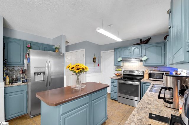 204 Staffordshire Way, Simpsonville, SC 29681