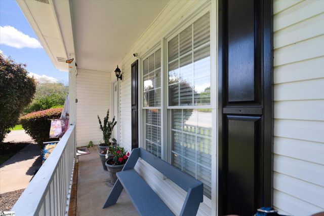 204 Staffordshire Way, Simpsonville, SC 29681
