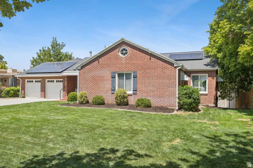 Image 2 of property listing at 1925 E HILLCREST AVE, Salt Lake City, UT 84106