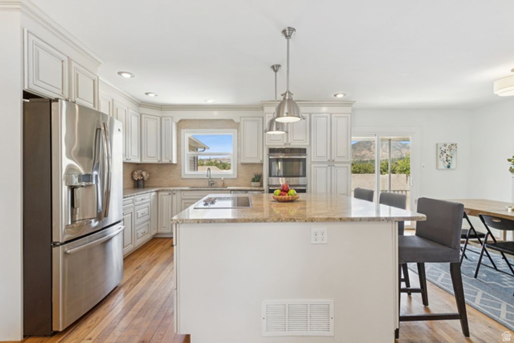 Image 11 of property listing at 1925 E HILLCREST AVE, Salt Lake City, UT 84106