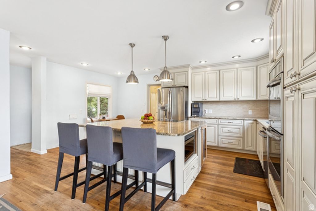 Image 15 of property listing at 1925 E HILLCREST AVE, Salt Lake City, UT 84106