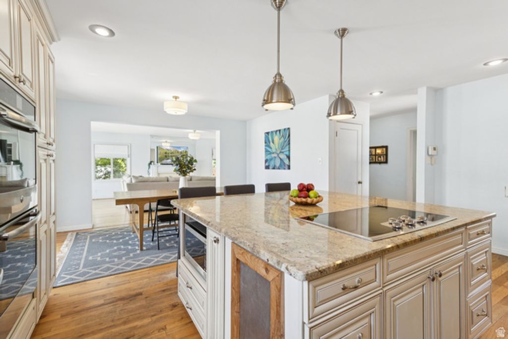 Image 16 of property listing at 1925 E HILLCREST AVE, Salt Lake City, UT 84106