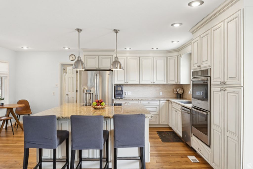 Image 17 of property listing at 1925 E HILLCREST AVE, Salt Lake City, UT 84106