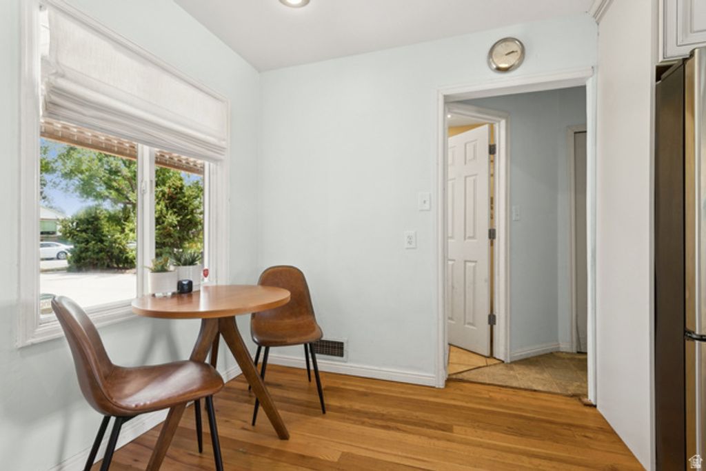 Image 18 of property listing at 1925 E HILLCREST AVE, Salt Lake City, UT 84106