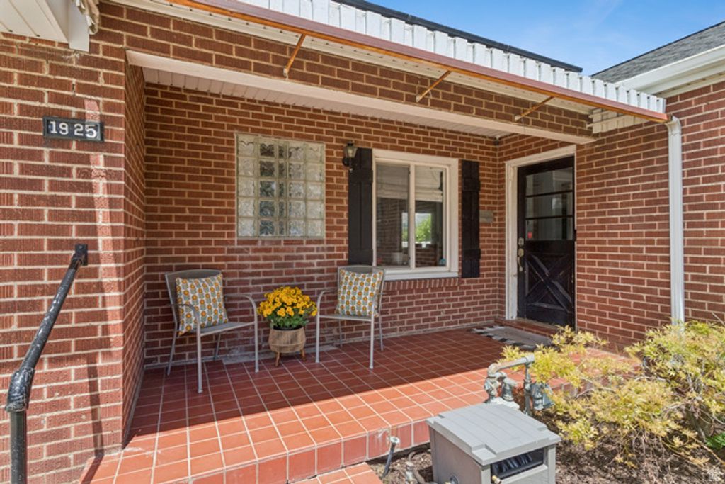 Image 3 of property listing at 1925 E HILLCREST AVE, Salt Lake City, UT 84106