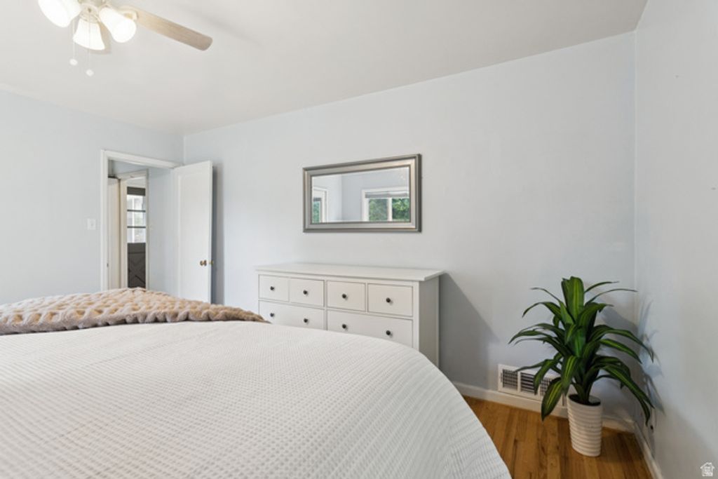 Image 21 of property listing at 1925 E HILLCREST AVE, Salt Lake City, UT 84106