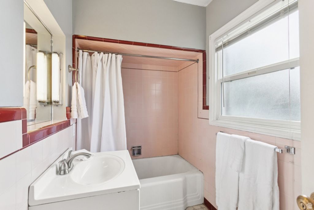 Image 22 of property listing at 1925 E HILLCREST AVE, Salt Lake City, UT 84106