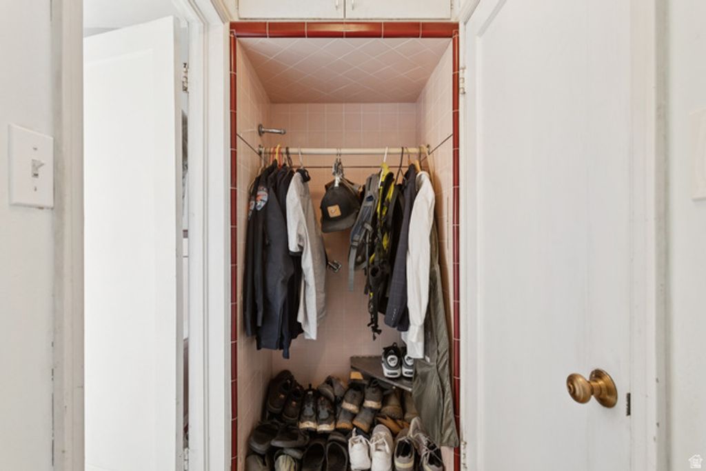 Image 23 of property listing at 1925 E HILLCREST AVE, Salt Lake City, UT 84106