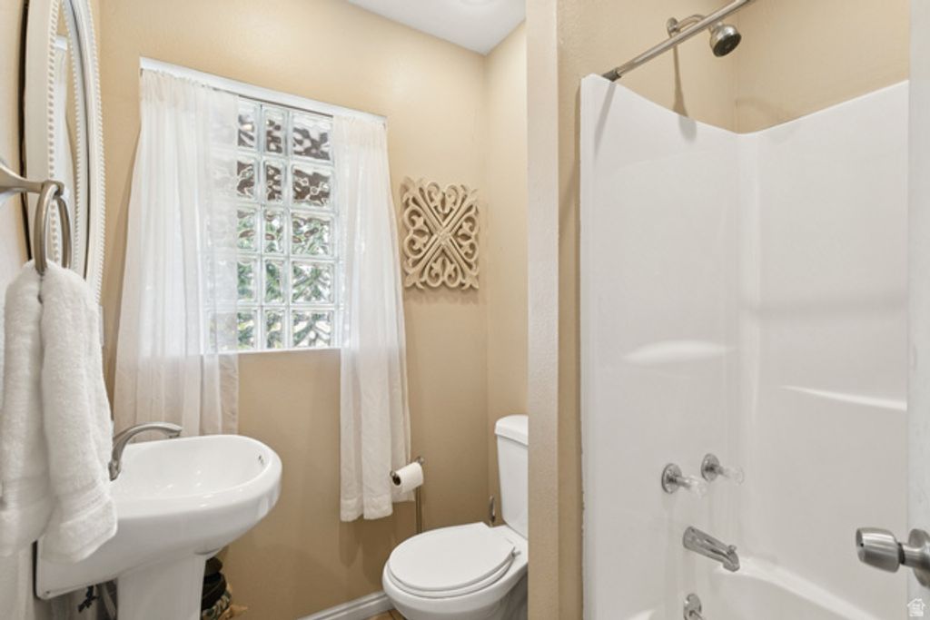 Image 26 of property listing at 1925 E HILLCREST AVE, Salt Lake City, UT 84106