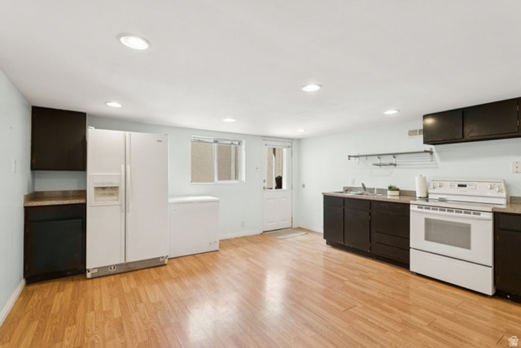 Image 31 of property listing at 1925 E HILLCREST AVE, Salt Lake City, UT 84106