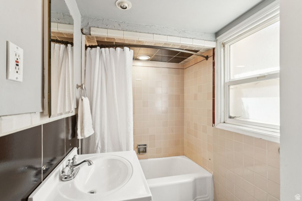 Image 41 of property listing at 1925 E HILLCREST AVE, Salt Lake City, UT 84106