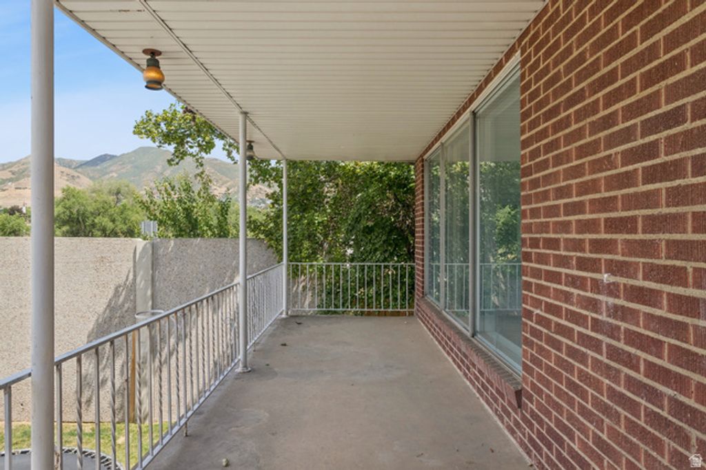 Image 45 of property listing at 1925 E HILLCREST AVE, Salt Lake City, UT 84106