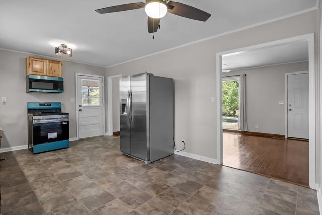 555 Old Stewart Rd, Tennessee Ridge, TN 37178