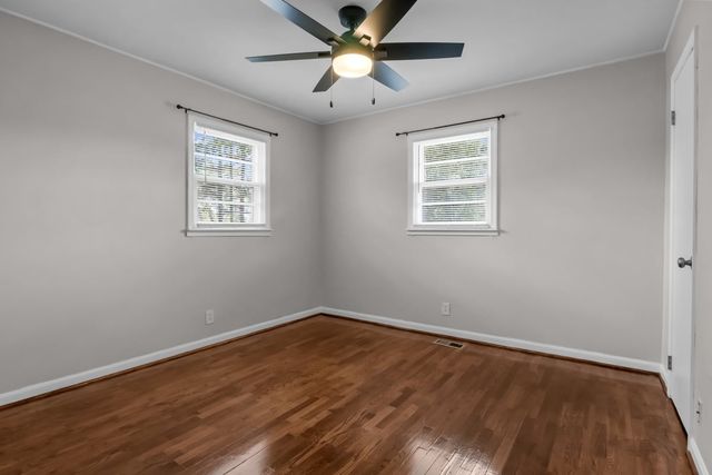 555 Old Stewart Rd, Tennessee Ridge, TN 37178