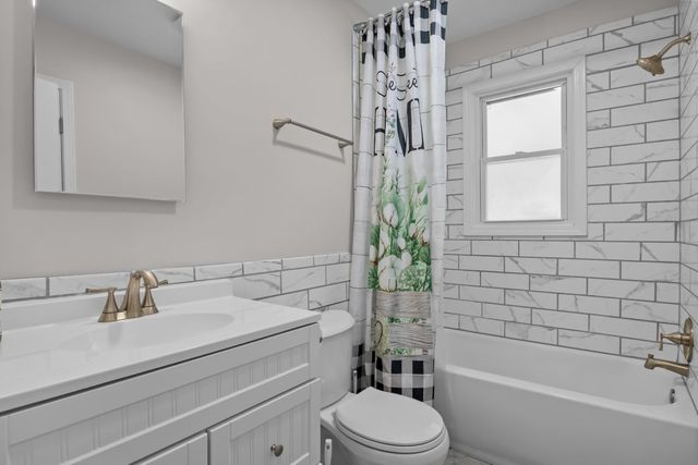 555 Old Stewart Rd, Tennessee Ridge, TN 37178