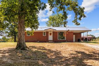 555 Old Stewart Rd, Tennessee Ridge, TN 37178