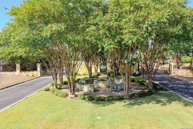 1015 & 1011 Las Brisas Dr, Canyon Lake, TX 78133