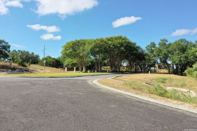 1015 & 1011 Las Brisas Dr, Canyon Lake, TX 78133