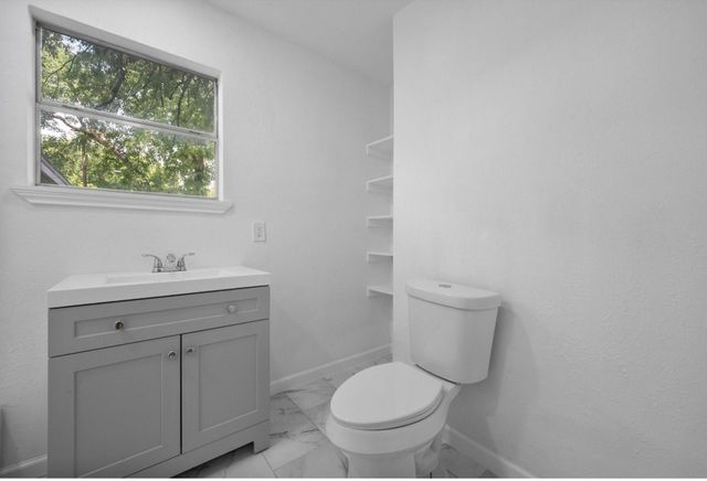 200 S Austin Street, Rice, TX 75155