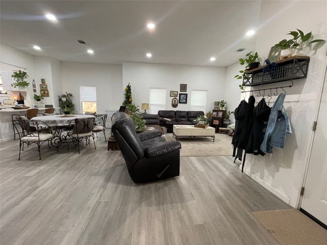 200 S Austin Street, Rice, TX 75155