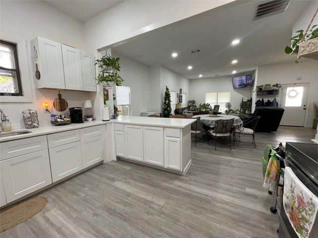 200 S Austin Street, Rice, TX 75155