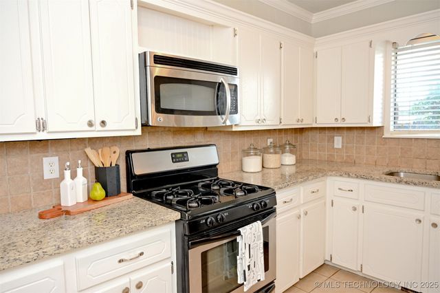 2303 N Dogwood Street, Owasso, OK 74055