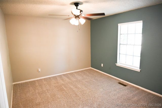 2303 N Dogwood Street, Owasso, OK 74055