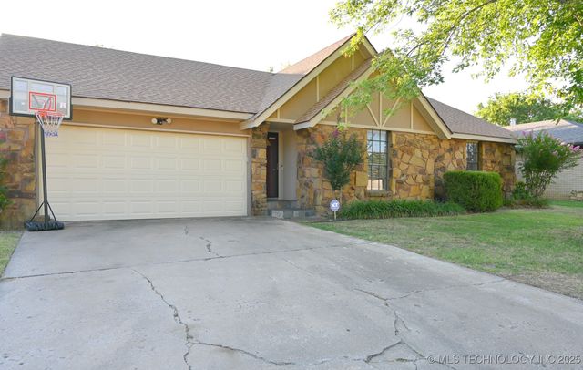 2303 N Dogwood Street, Owasso, OK 74055
