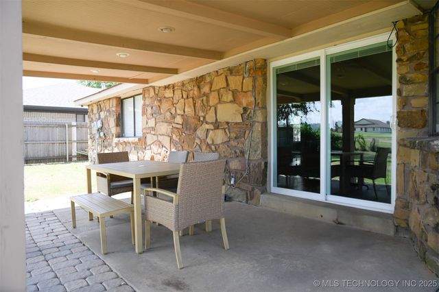 2303 N Dogwood Street, Owasso, OK 74055