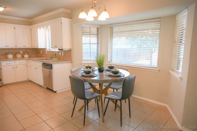 2303 N Dogwood Street, Owasso, OK 74055