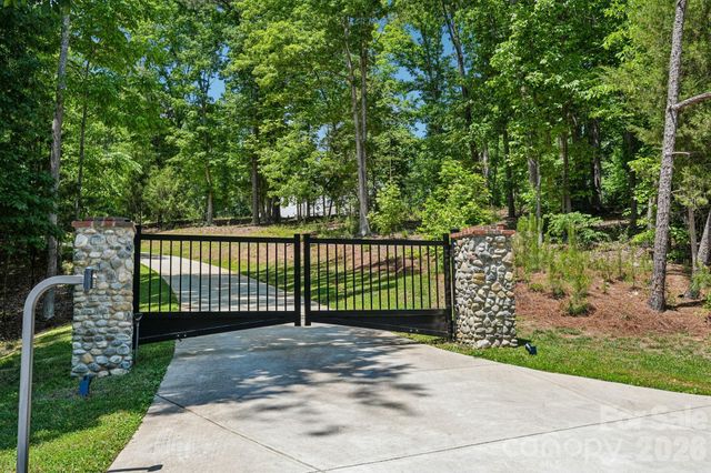 8049 Catawba cove Drive, Belmont, NC 28012