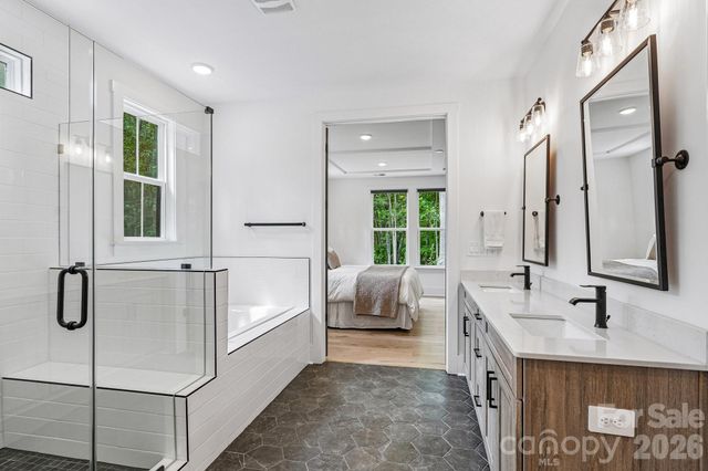 8049 Catawba cove Drive, Belmont, NC 28012