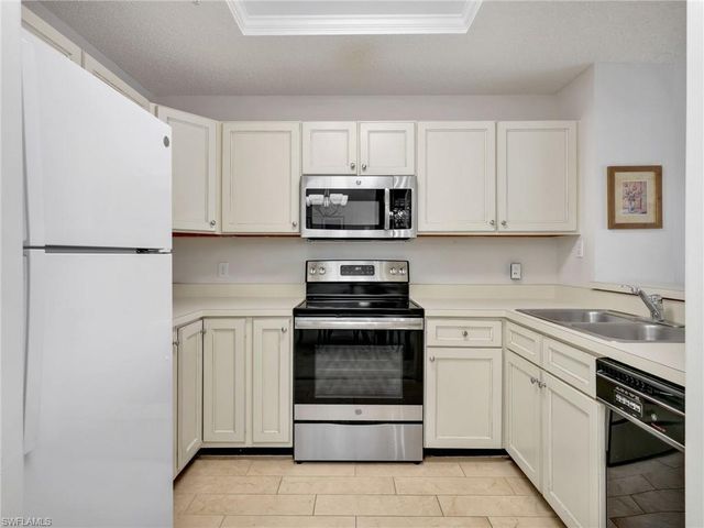 900 Arbor Lake DR 301, Naples, FL 34110