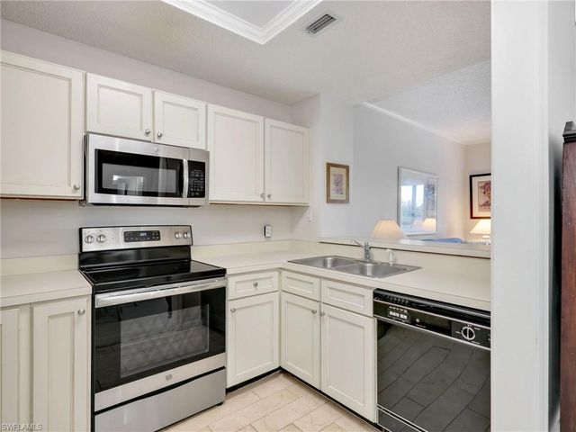 900 Arbor Lake DR 301, Naples, FL 34110