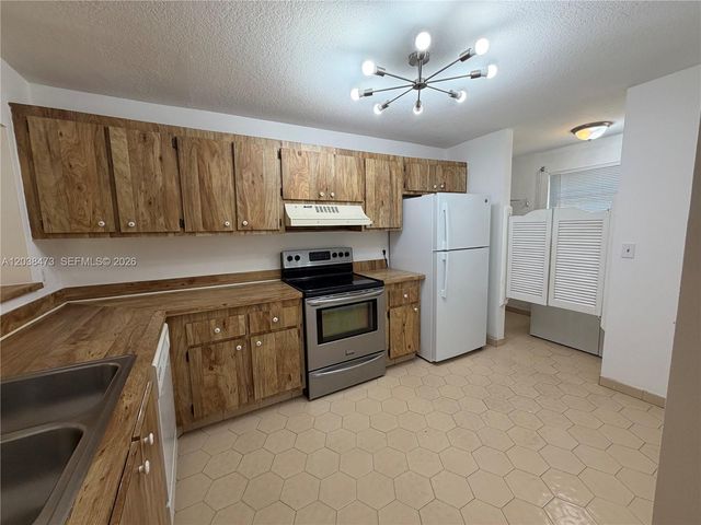 1540 NW 93rd Ave 296, Pembroke Pines, FL 33024
