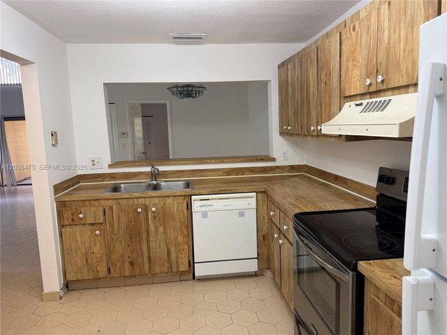 1540 NW 93rd Ave 296, Pembroke Pines, FL 33024