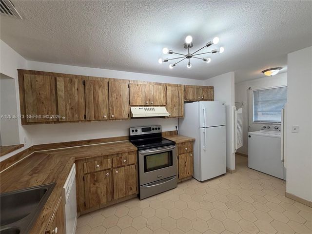 1540 NW 93rd Ave 296, Pembroke Pines, FL 33024