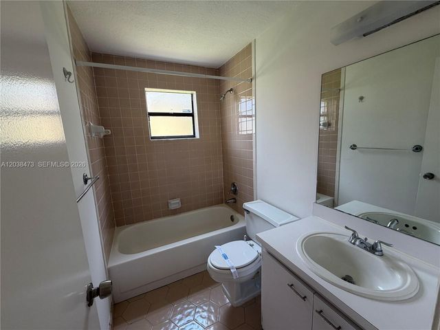 1540 NW 93rd Ave 296, Pembroke Pines, FL 33024
