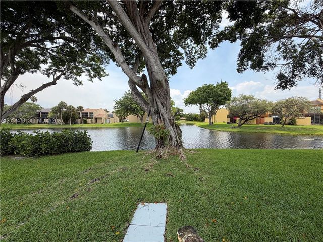 1540 NW 93rd Ave 296, Pembroke Pines, FL 33024