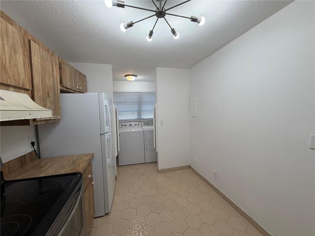 1540 NW 93rd Ave 296, Pembroke Pines, FL 33024