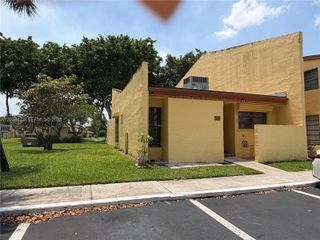 1540 NW 93rd Ave 296, Pembroke Pines, FL 33024