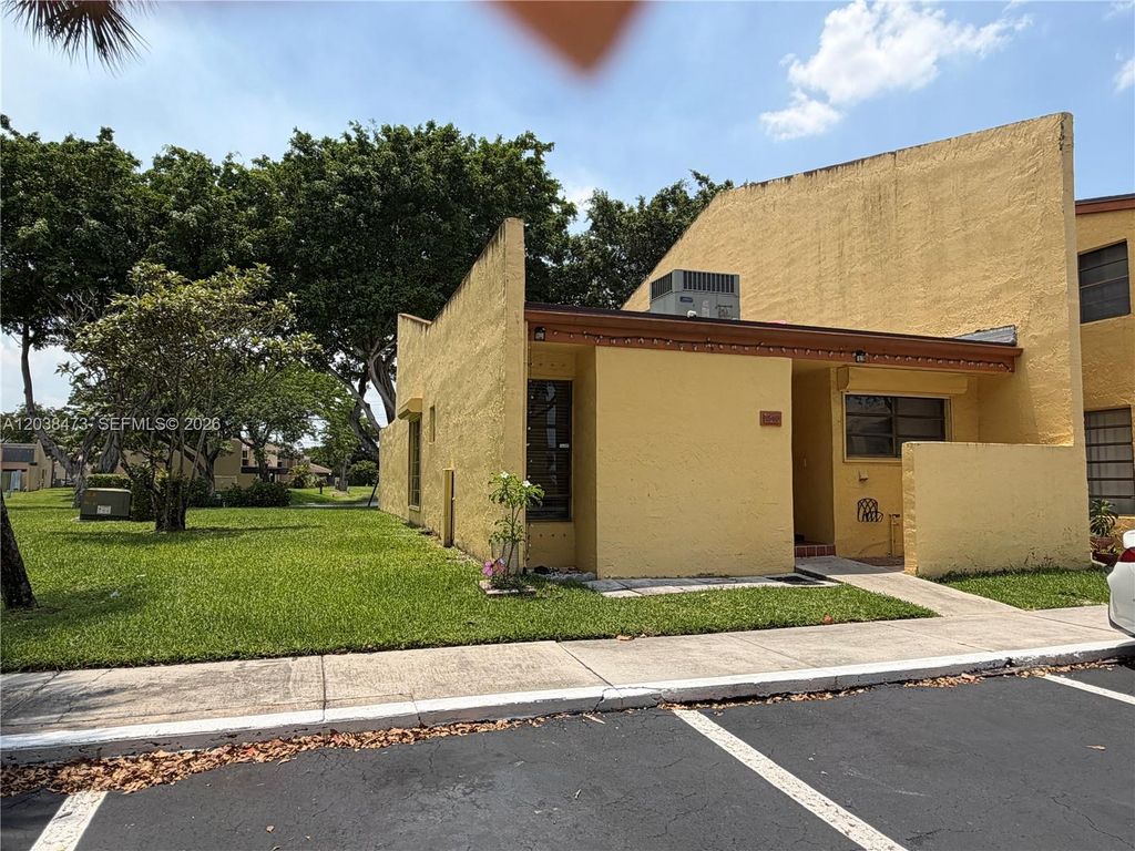 1540 NW 93rd Ave 296, Pembroke Pines, FL 33024