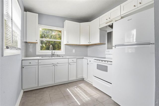 3305 OAKLEY AVENUE, St Petersburg, FL 33712