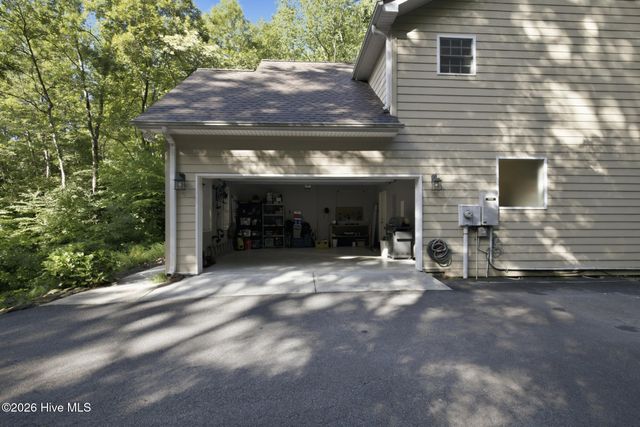 192 Kaiulani Lane, Andrews, NC 28901